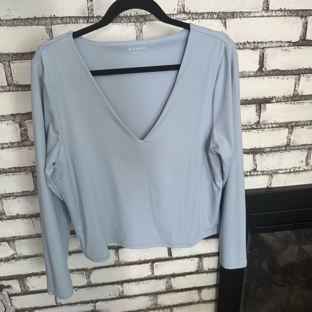 Old Navy Women's Soft Blue V-Neck Blouse‎